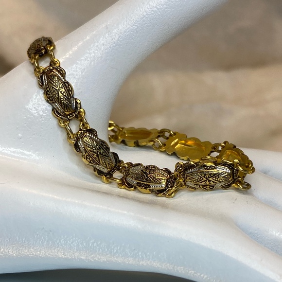 Beautiful Vintage Damascene Bracelet size 6.5” Claw Clasp - Picture 7 of 8